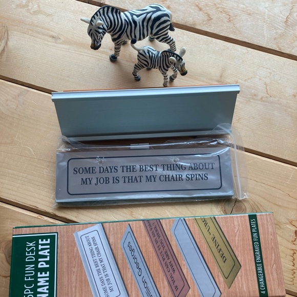 5-pc FUN desk name plate 😆.  Name plate holder w/5 name & “sayings” plates. - Picture 3 of 8